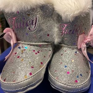 NWT Infant Baby Juicy Couture Silver Sparkle Boots Size: 1 month